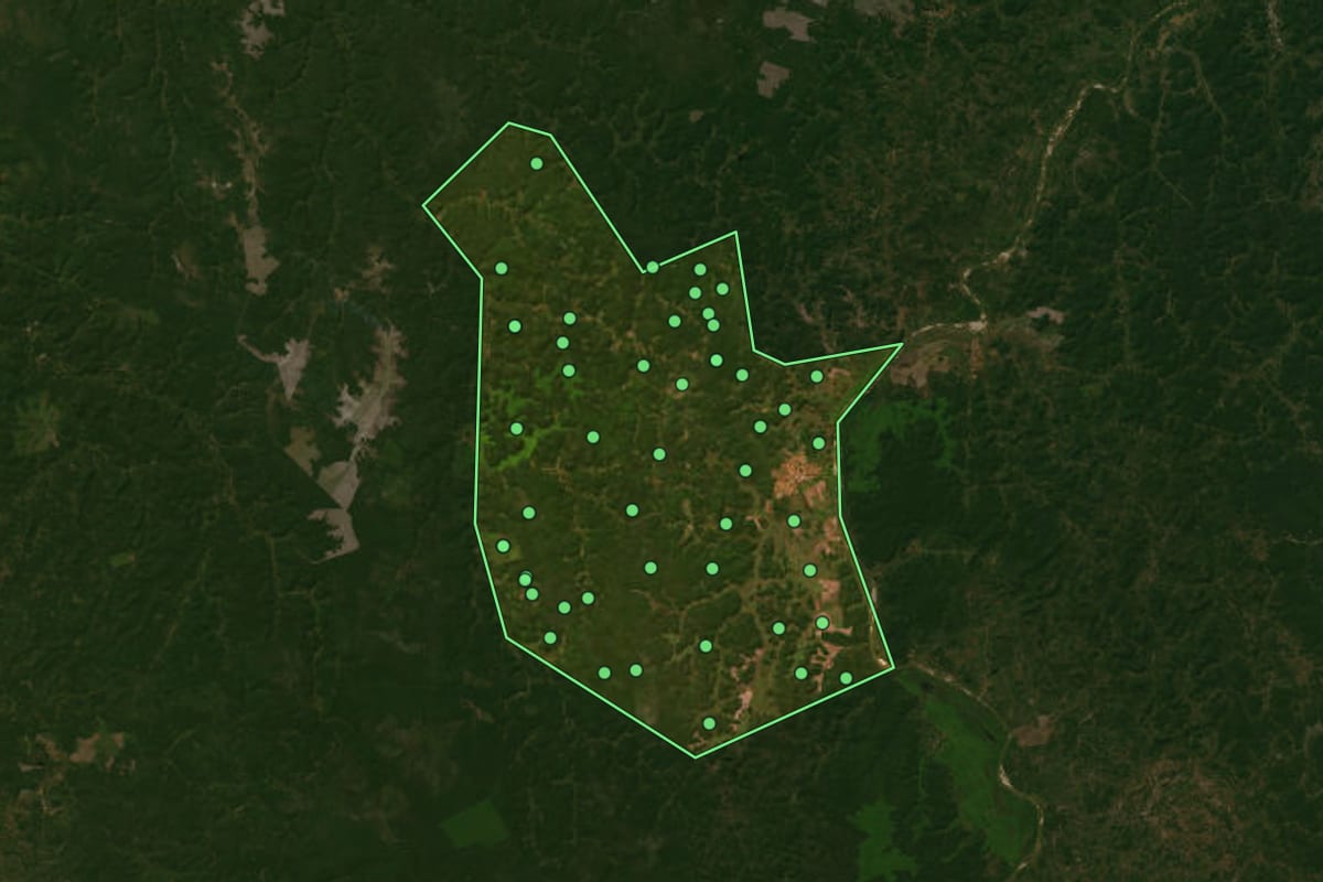 Imagem de satélite de Coelho Neto (MA), com o contorno do município e a posição dos imóveis desta página.