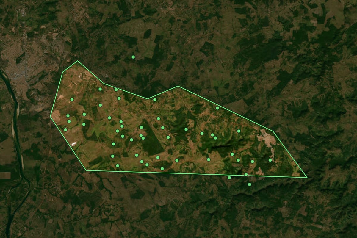 Imagem de satélite de Davinópolis (MA), com o contorno do município e a posição dos imóveis desta página.
