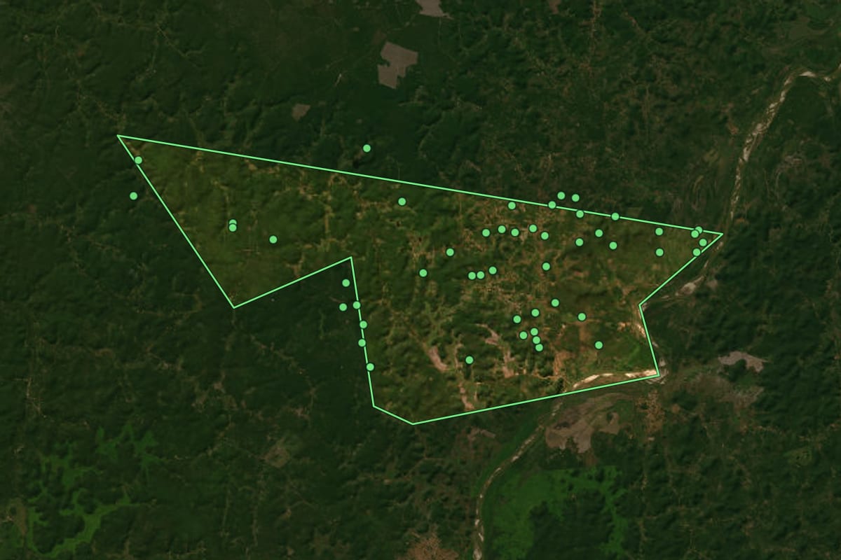 Imagem de satélite de Duque Bacelar (MA), com o contorno do município e a posição dos imóveis desta página.