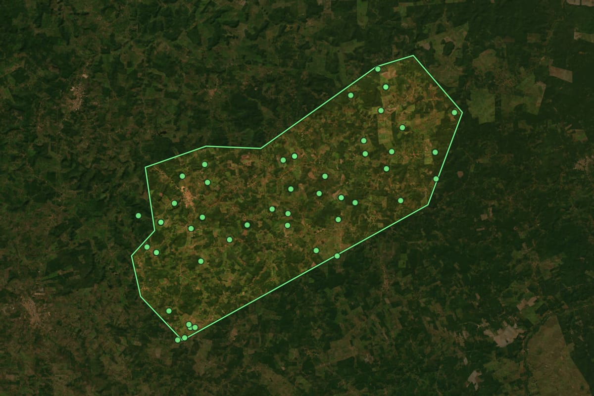 Imagem de satélite de Gonçalves Dias (MA), com o contorno do município e a posição dos imóveis desta página.