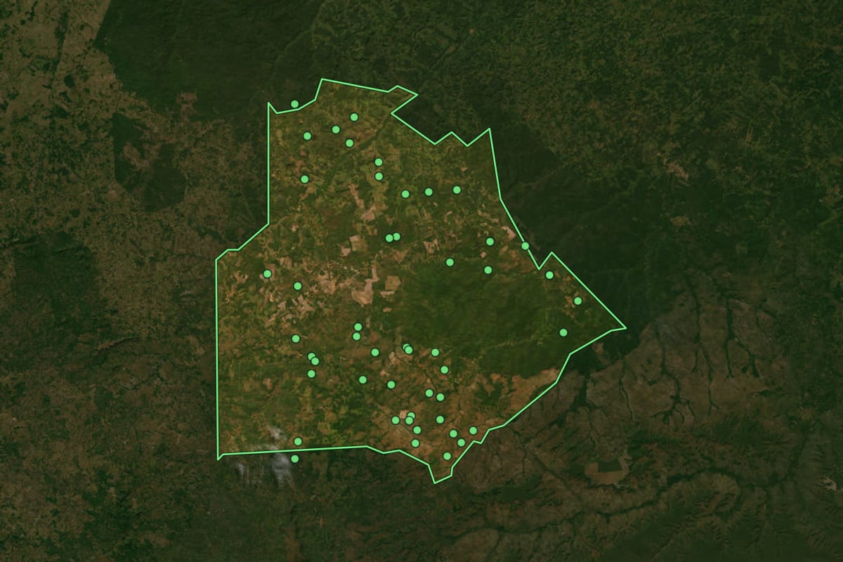 Imagem de satélite de Grajaú (MA), com o contorno do município e a posição dos imóveis desta página.