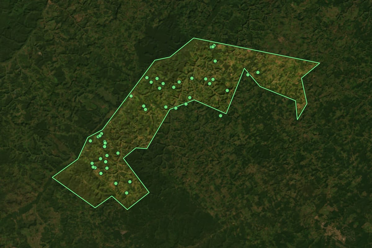 Imagem de satélite de Itaipava do Grajaú (MA), com o contorno do município e a posição dos imóveis desta página.