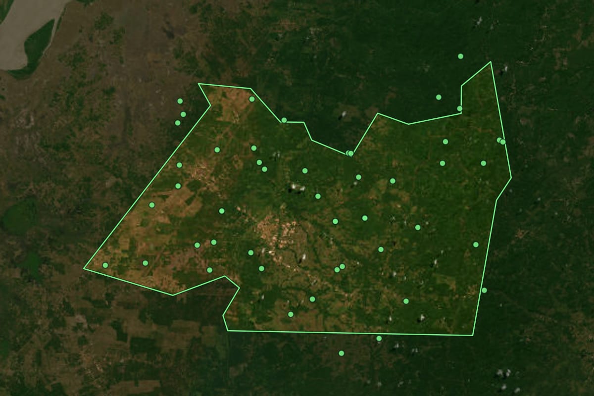Imagem de satélite de Itapecuru Mirim (MA), com o contorno do município e a posição dos imóveis desta página.
