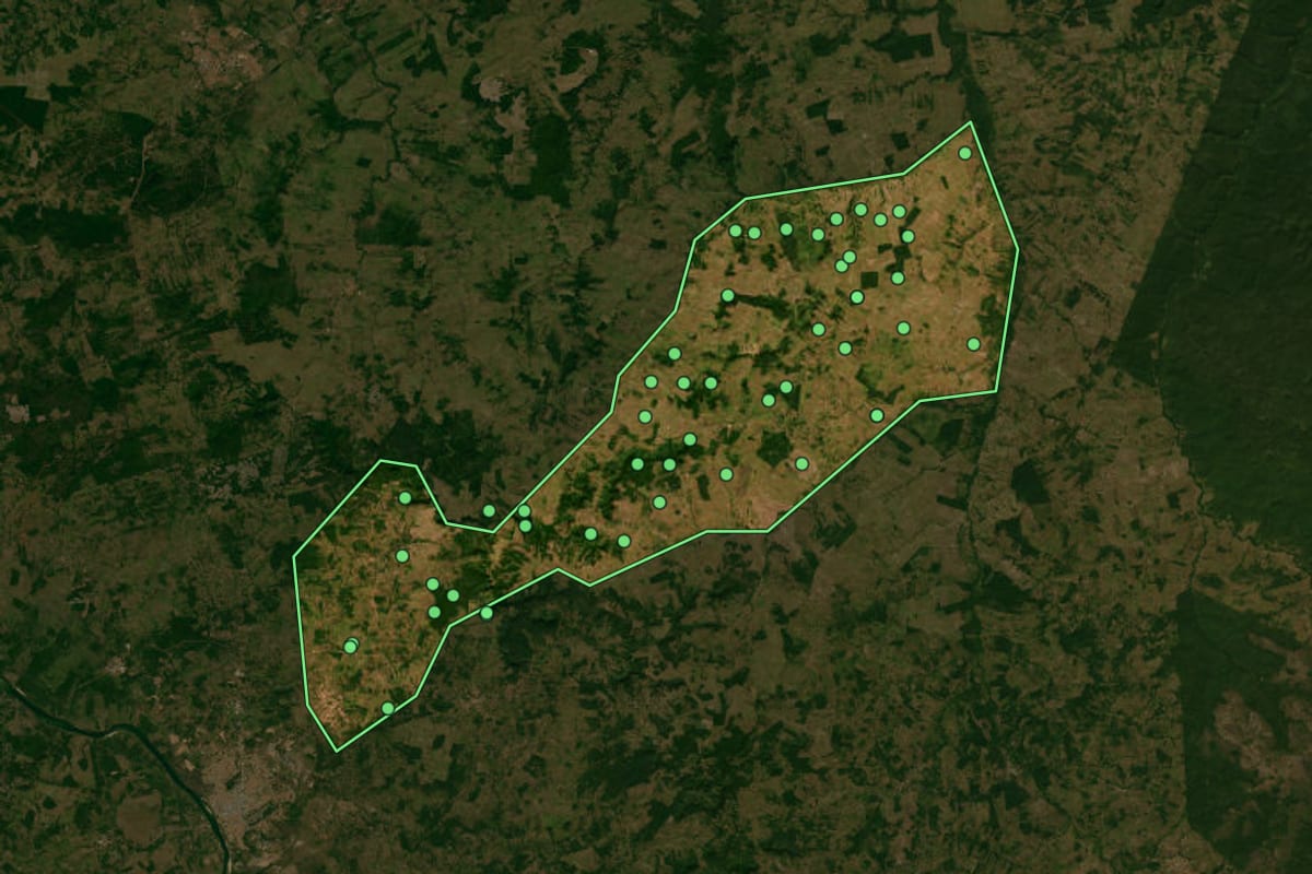 Imagem de satélite de João Lisboa (MA), com o contorno do município e a posição dos imóveis desta página.
