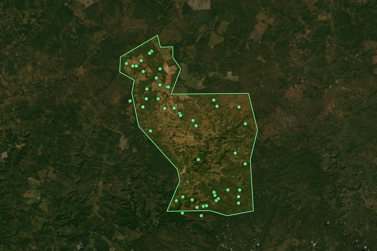 Imagem de satélite de Lagoa do Mato (MA), com o contorno do município e a posição dos imóveis desta página.