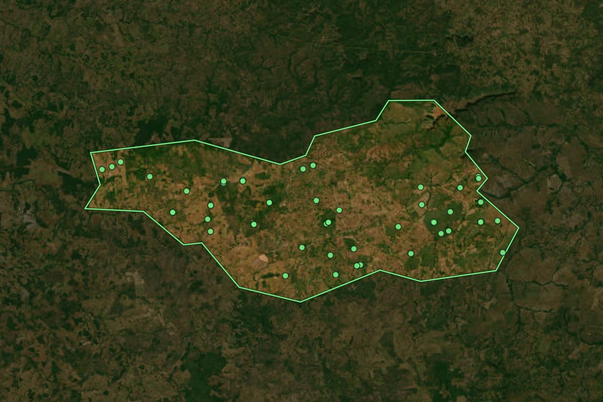 Imagem de satélite de Lajeado Novo (MA), com o contorno do município e a posição dos imóveis desta página.