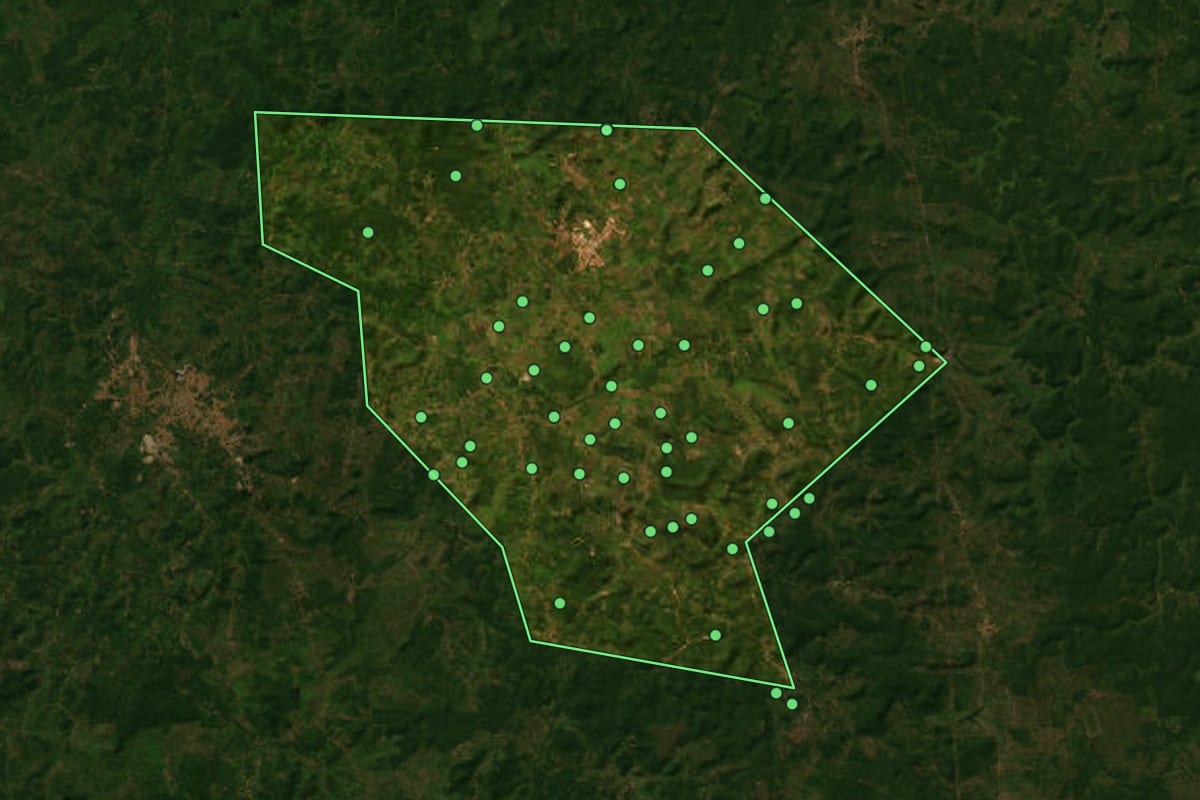 Imagem de satélite de Lima Campos (MA), com o contorno do município e a posição dos imóveis desta página.