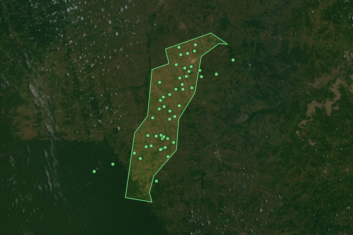 Imagem de satélite de Maranhãozinho (MA), com o contorno do município e a posição dos imóveis desta página.