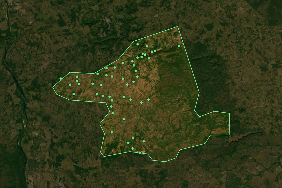 Imagem de satélite de Montes Altos (MA), com o contorno do município e a posição dos imóveis desta página.