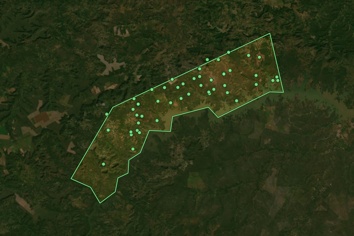 Imagem de satélite de Nova Iorque (MA), com o contorno do município e a posição dos imóveis desta página.