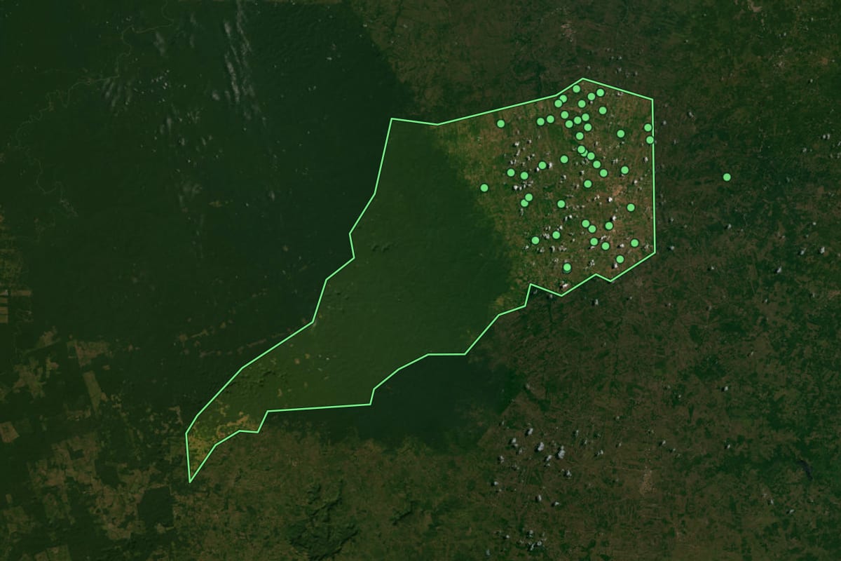 Imagem de satélite de Nova Olinda do Maranhão (MA), com o contorno do município e a posição dos imóveis desta página.