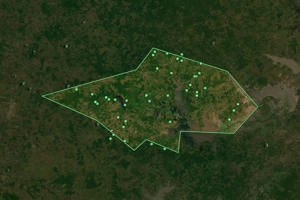 Imagem de satélite de Penalva (MA), com o contorno do município e a posição dos imóveis desta página.