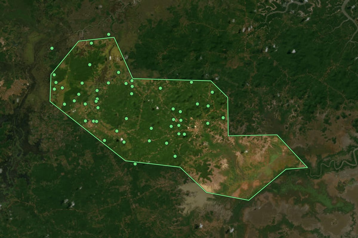 Imagem de satélite de Peri Mirim (MA), com o contorno do município e a posição dos imóveis desta página.