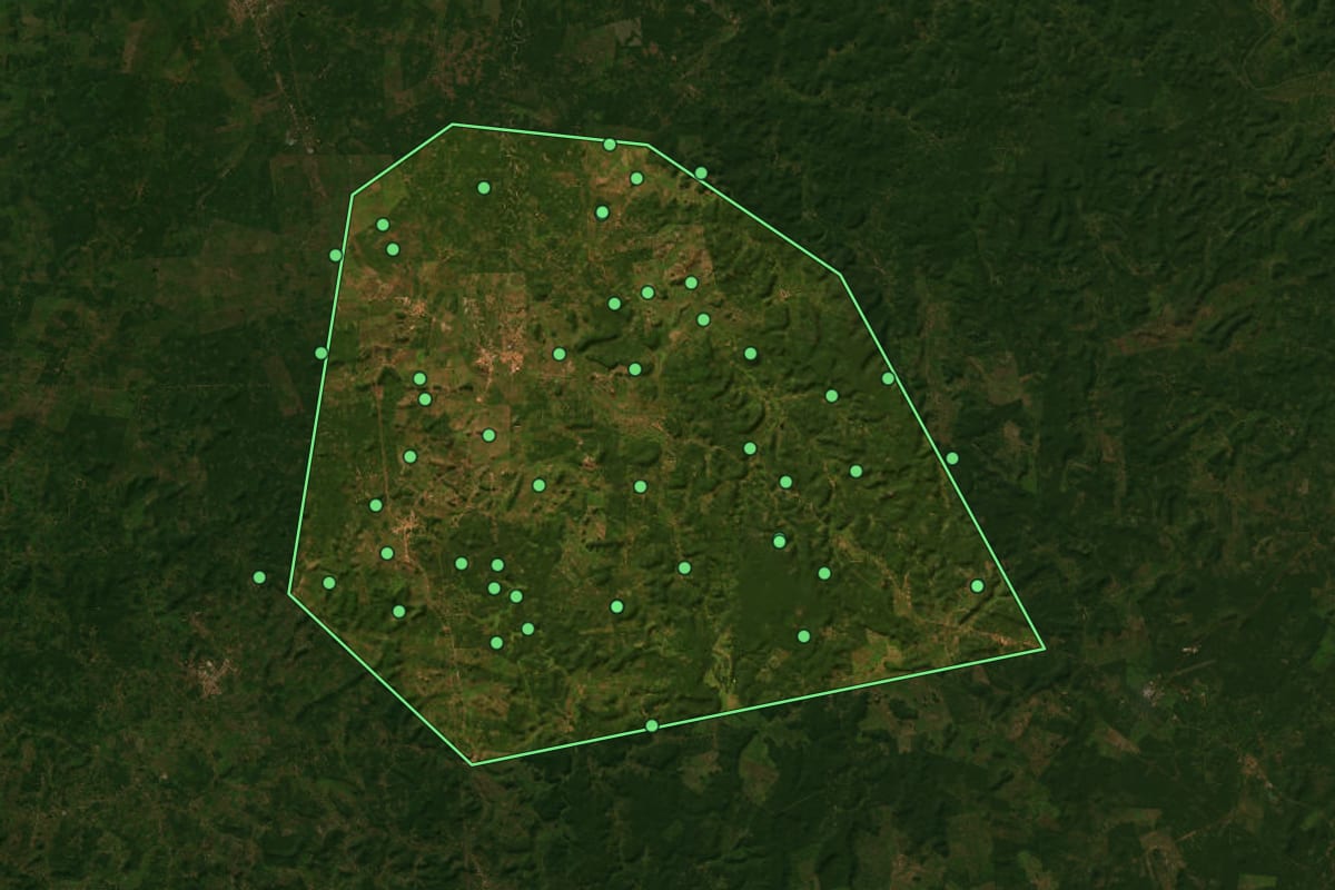 Imagem de satélite de Peritoró (MA), com o contorno do município e a posição dos imóveis desta página.