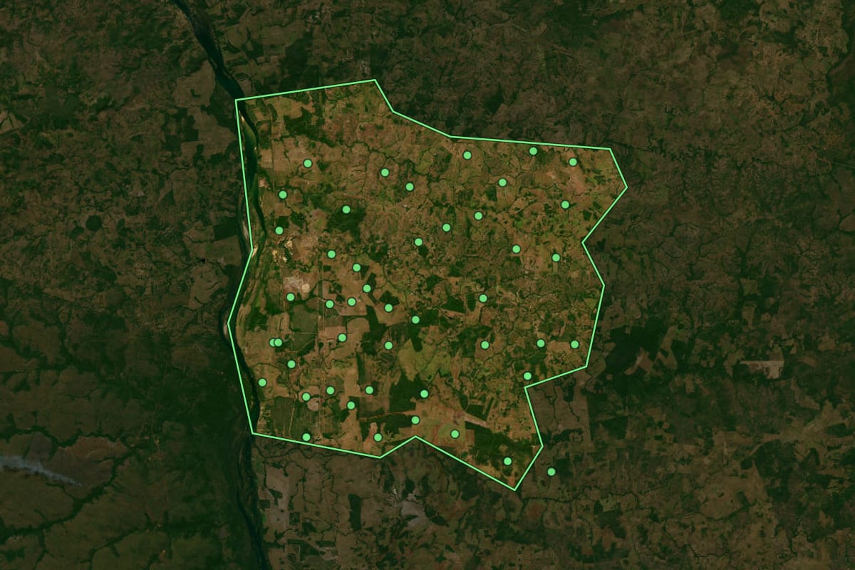 Imagem de satélite de Ribamar Fiquene (MA), com o contorno do município e a posição dos imóveis desta página.