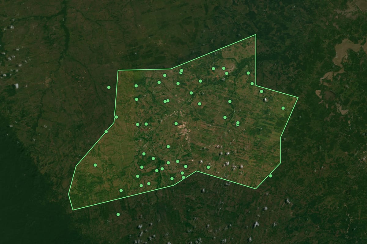 Imagem de satélite de Santa Luzia do Paruá (MA), com o contorno do município e a posição dos imóveis desta página.
