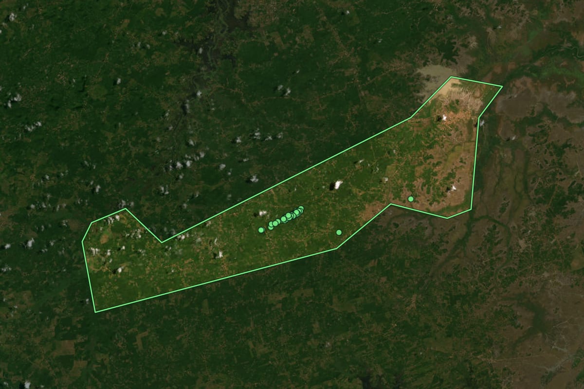 Imagem de satélite de São Bento (MA), com o contorno do município e a posição dos imóveis desta página.