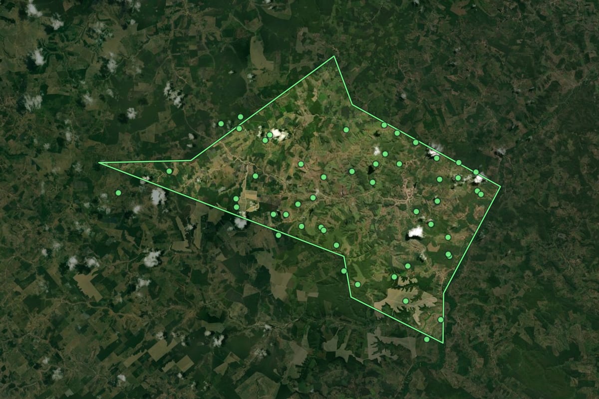 Imagem de satélite de São Roberto (MA), com o contorno do município e a posição dos imóveis desta página.