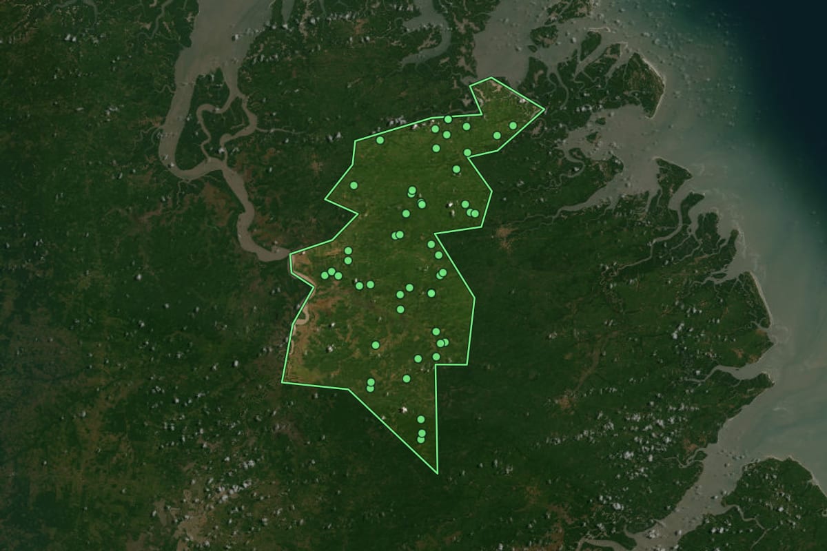 Imagem de satélite de Serrano do Maranhão (MA), com o contorno do município e a posição dos imóveis desta página.