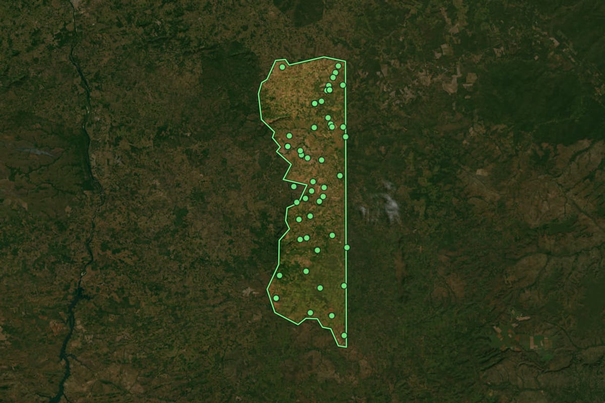 Imagem de satélite de Sítio Novo (MA), com o contorno do município e a posição dos imóveis desta página.