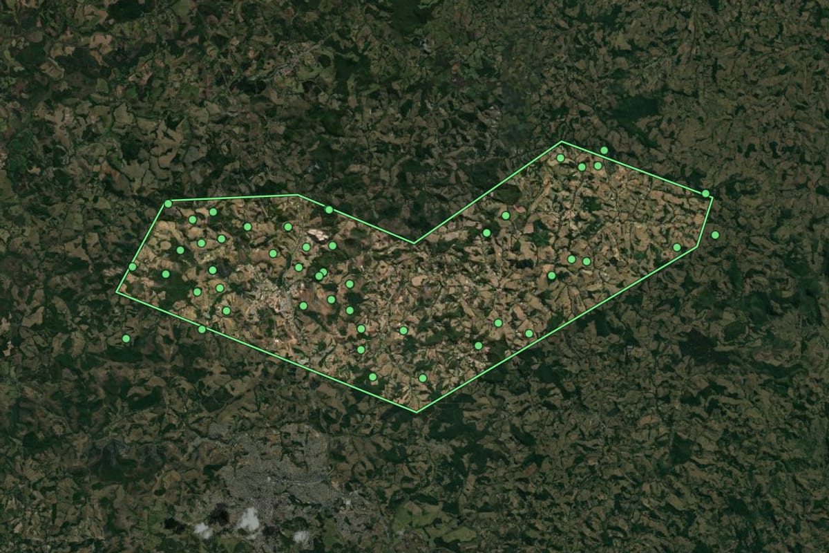 Imagem de satélite de Alfredo Vasconcelos (MG), com o contorno do município e a posição dos imóveis desta página.