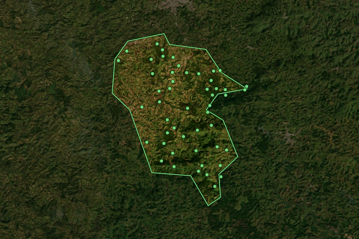Imagem de satélite de Antônio Carlos (MG), com o contorno do município e a posição dos imóveis desta página.