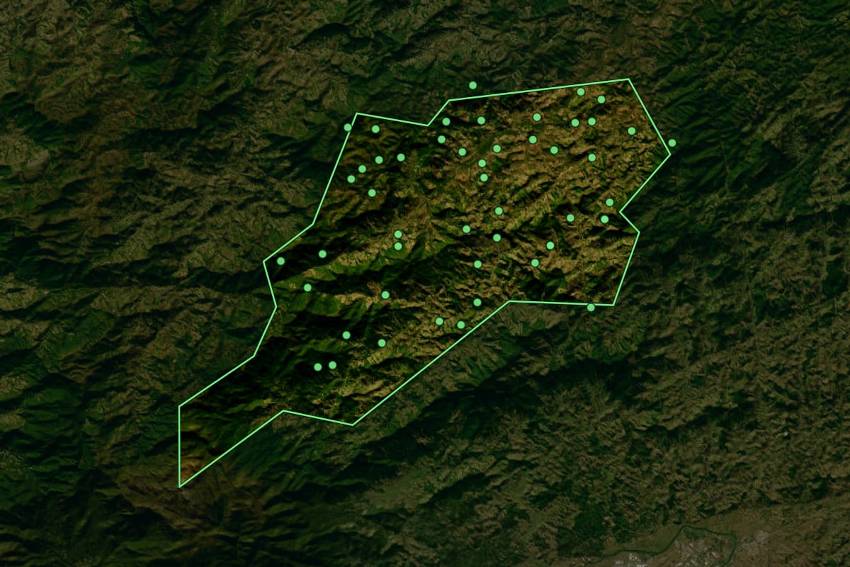 Imagem de satélite de Bocaina de Minas (MG), com o contorno do município e a posição dos imóveis desta página.