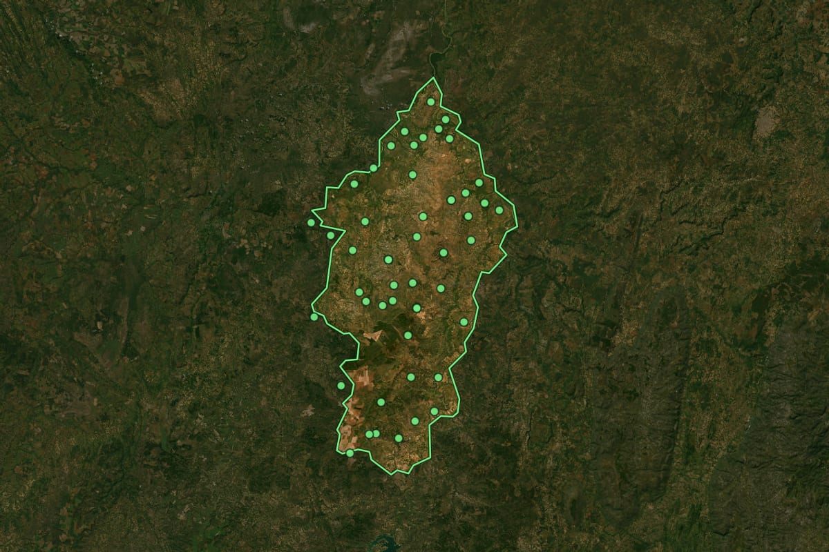 Imagem de satélite de Buritizeiro (MG), com o contorno do município e a posição dos imóveis desta página.