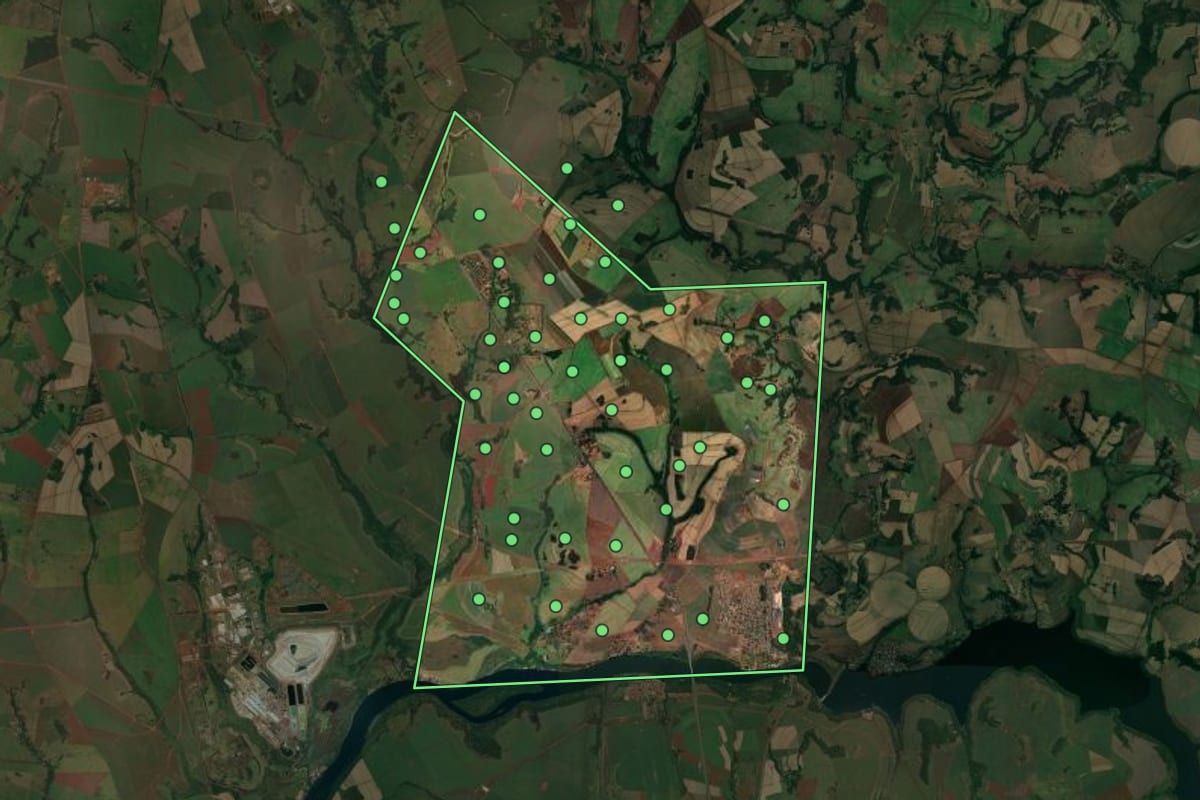 Imagem de satélite de Delta (MG), com o contorno do município e a posição dos imóveis desta página.