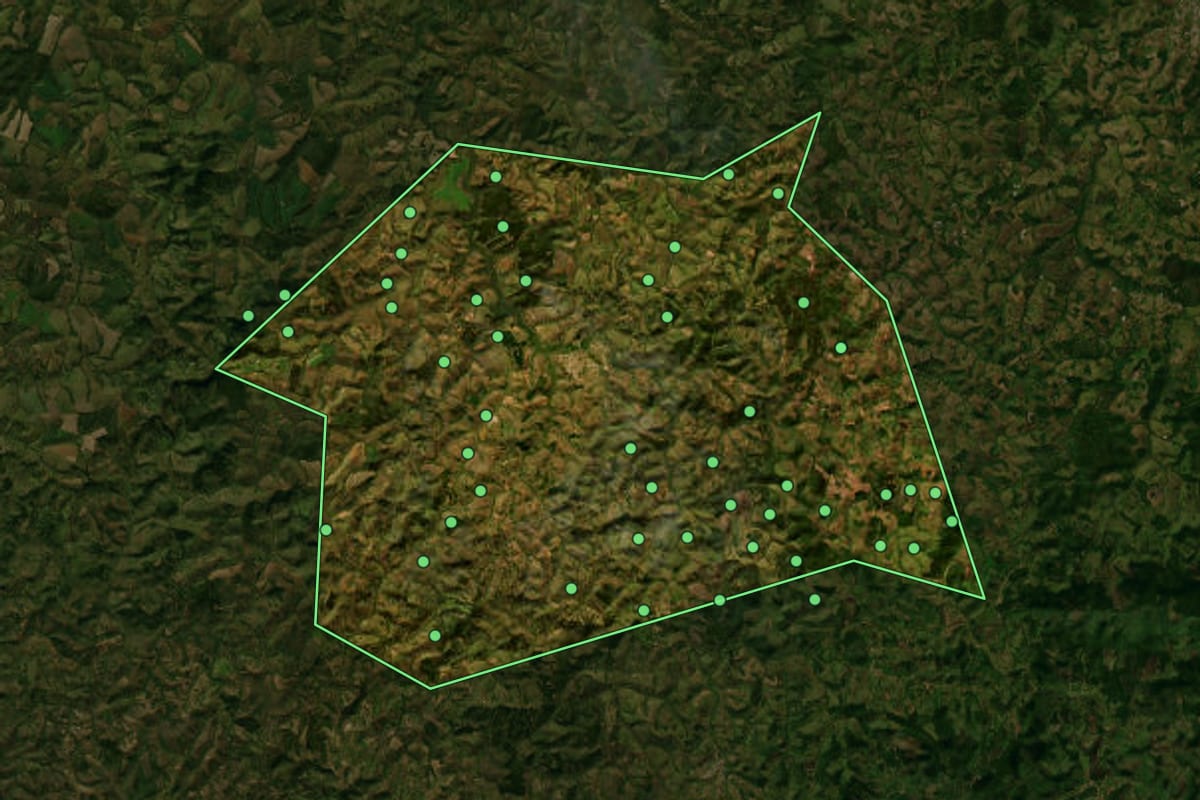 Imagem de satélite de Ibertioga (MG), com o contorno do município e a posição dos imóveis desta página.