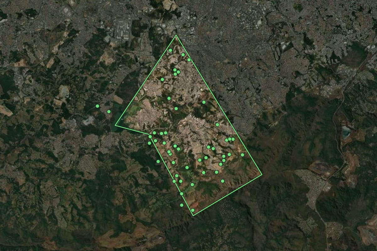 Imagem de satélite de Ibirité (MG), com o contorno do município e a posição dos imóveis desta página.