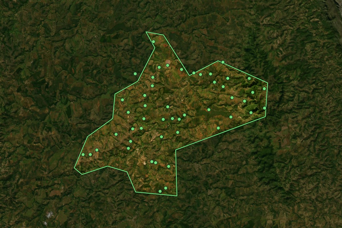 Imagem de satélite de Jequitibá (MG), com o contorno do município e a posição dos imóveis desta página.
