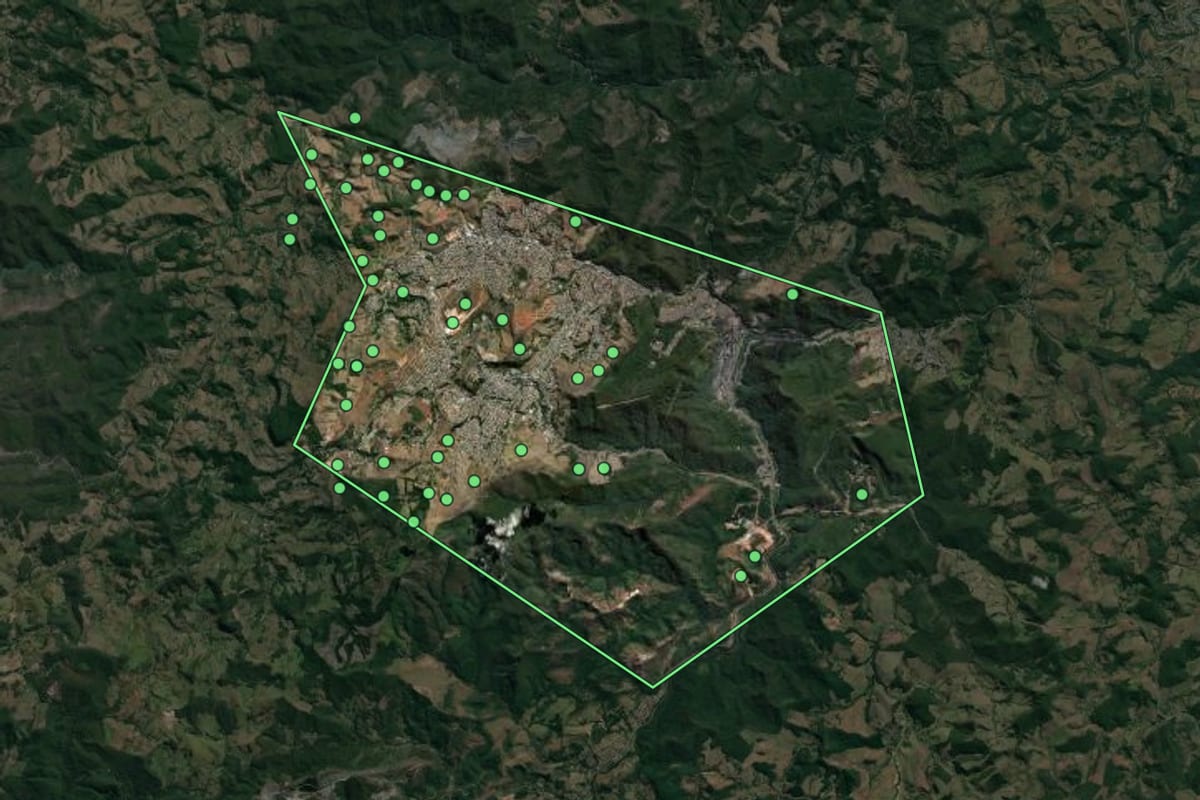 Imagem de satélite de João Monlevade (MG), com o contorno do município e a posição dos imóveis desta página.
