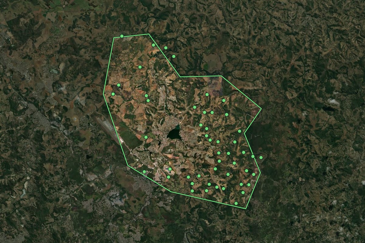 Imagem de satélite de Lagoa Santa (MG), com o contorno do município e a posição dos imóveis desta página.