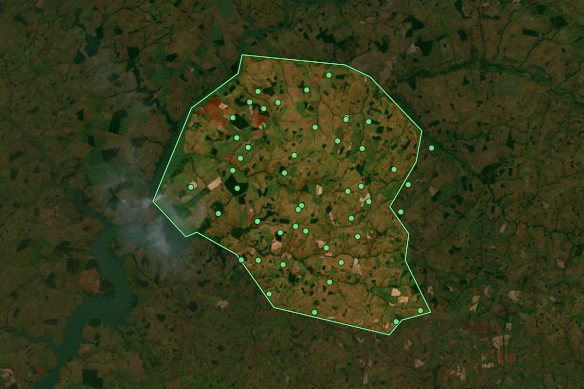 Imagem de satélite de Limeira do Oeste (MG), com o contorno do município e a posição dos imóveis desta página.