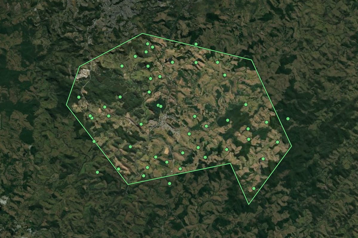 Imagem de satélite de Matias Barbosa (MG), com o contorno do município e a posição dos imóveis desta página.