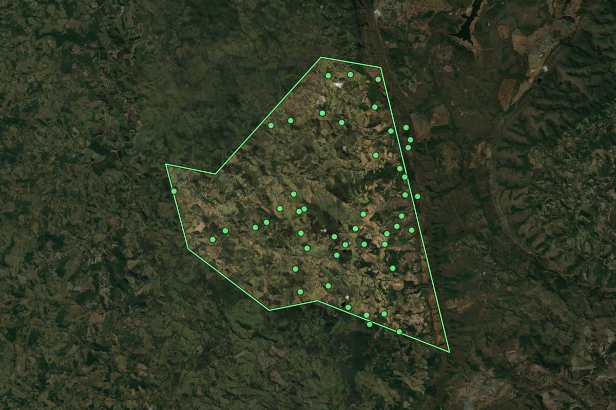 Imagem de satélite de Moeda (MG), com o contorno do município e a posição dos imóveis desta página.
