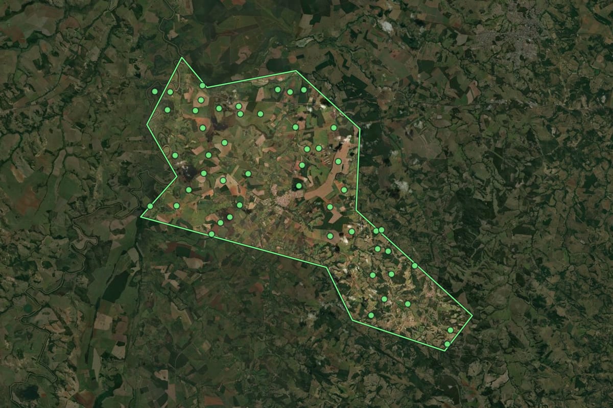 Imagem de satélite de Moema (MG), com o contorno do município e a posição dos imóveis desta página.