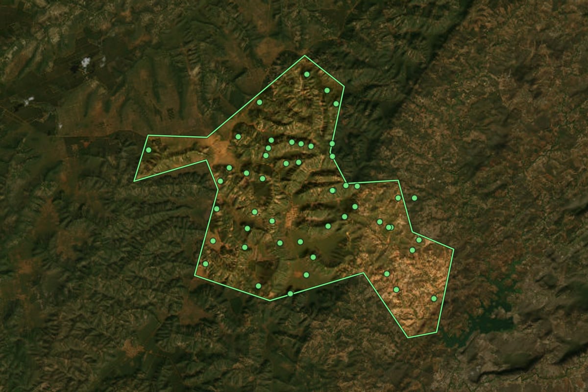Imagem de satélite de Novorizonte (MG), com o contorno do município e a posição dos imóveis desta página.