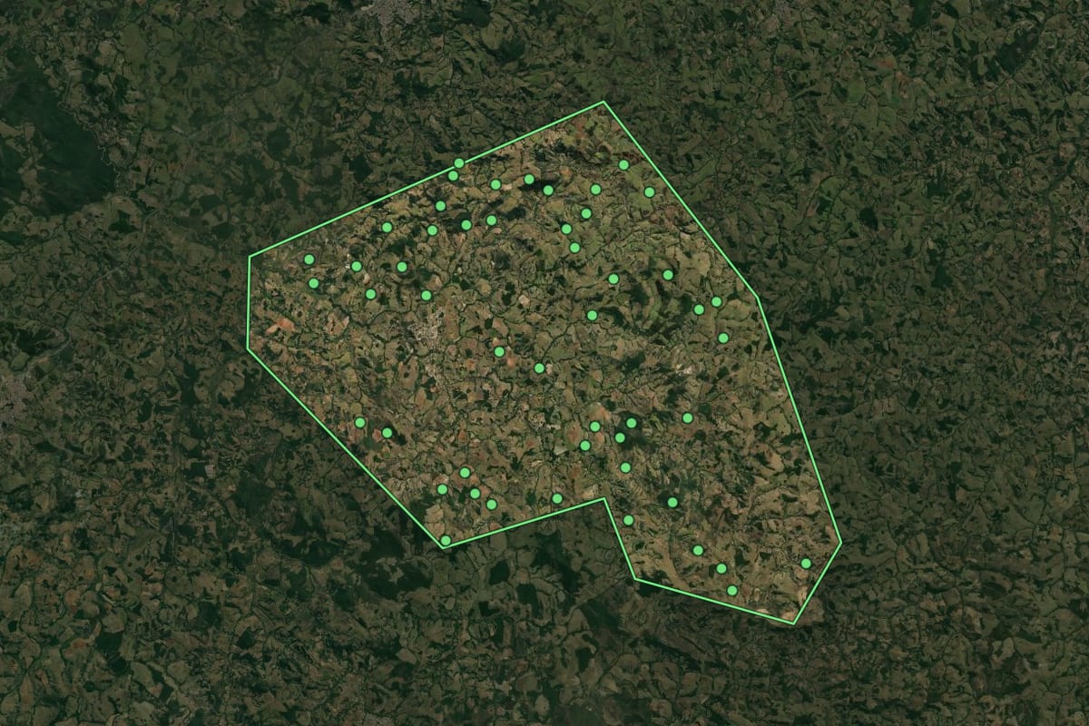 Imagem de satélite de Piracema (MG), com o contorno do município e a posição dos imóveis desta página.
