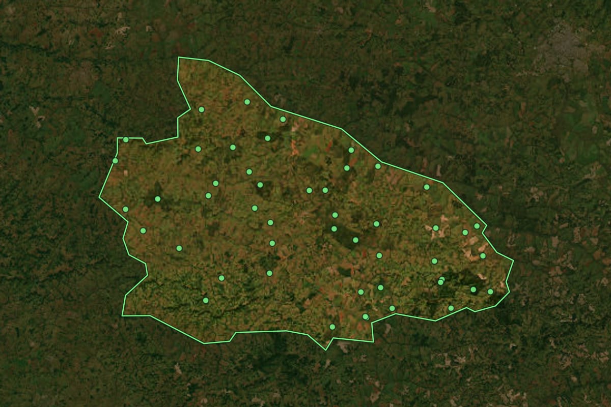 Imagem de satélite de Prata (MG), com o contorno do município e a posição dos imóveis desta página.
