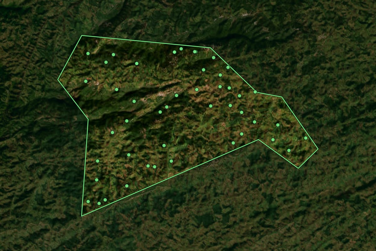 Imagem de satélite de Rio Preto (MG), com o contorno do município e a posição dos imóveis desta página.