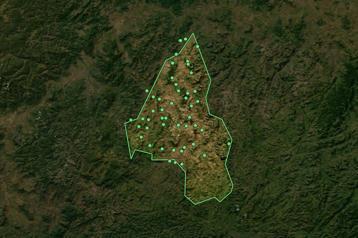 Imagem de satélite de Rubim (MG), com o contorno do município e a posição dos imóveis desta página.
