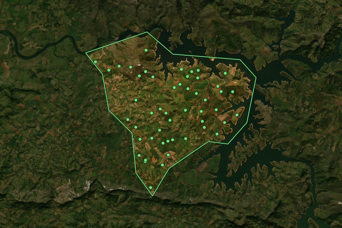 Imagem de satélite de São José da Barra (MG), com o contorno do município e a posição dos imóveis desta página.
