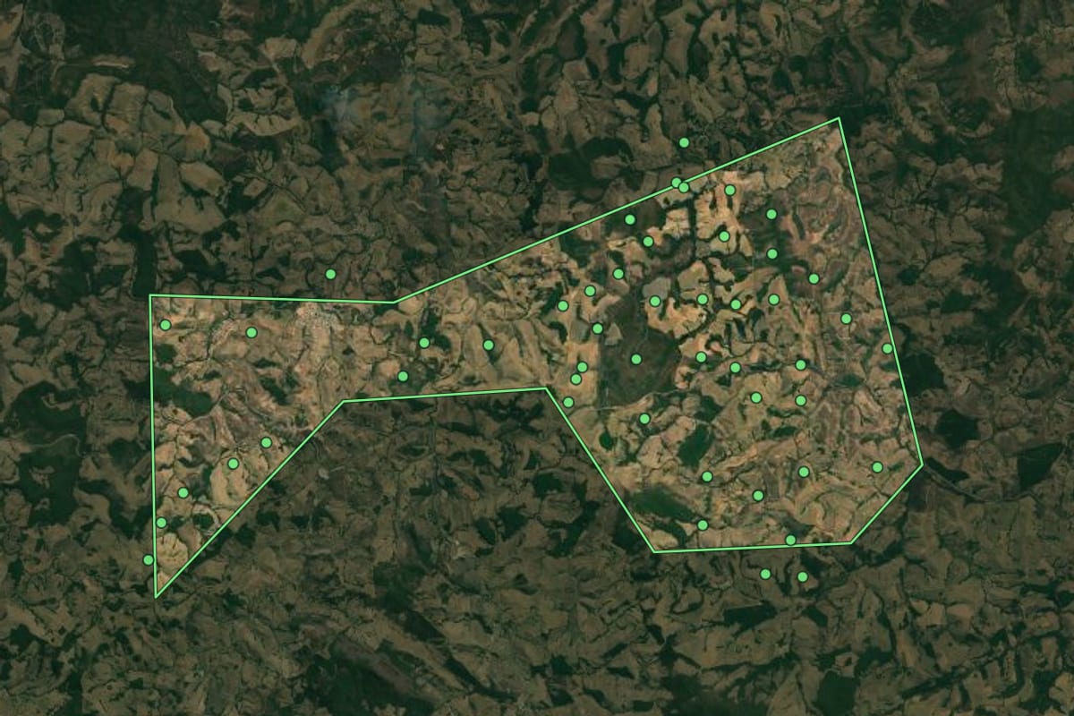 Imagem de satélite de Seritinga (MG), com o contorno do município e a posição dos imóveis desta página.