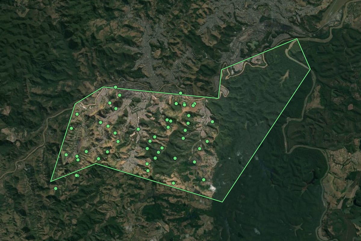 Imagem de satélite de Timóteo (MG), com o contorno do município e a posição dos imóveis desta página.