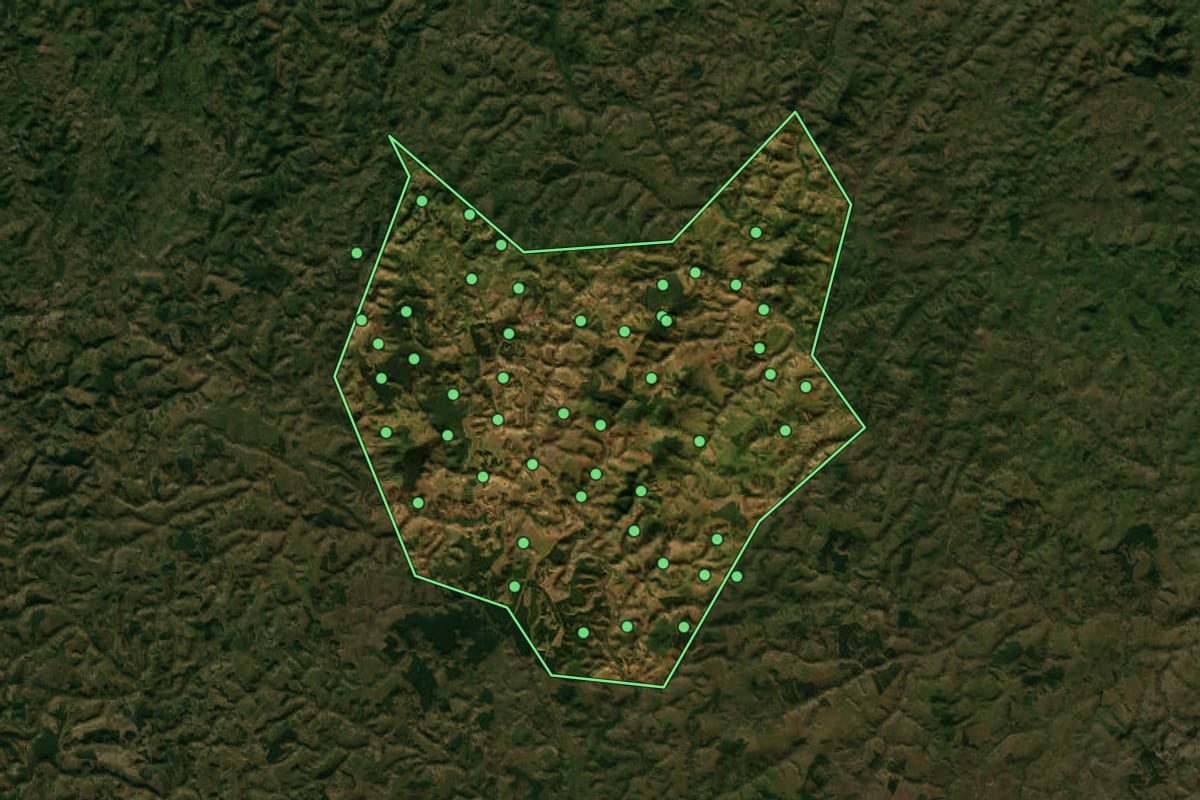 Imagem de satélite de Umburatiba (MG), com o contorno do município e a posição dos imóveis desta página.