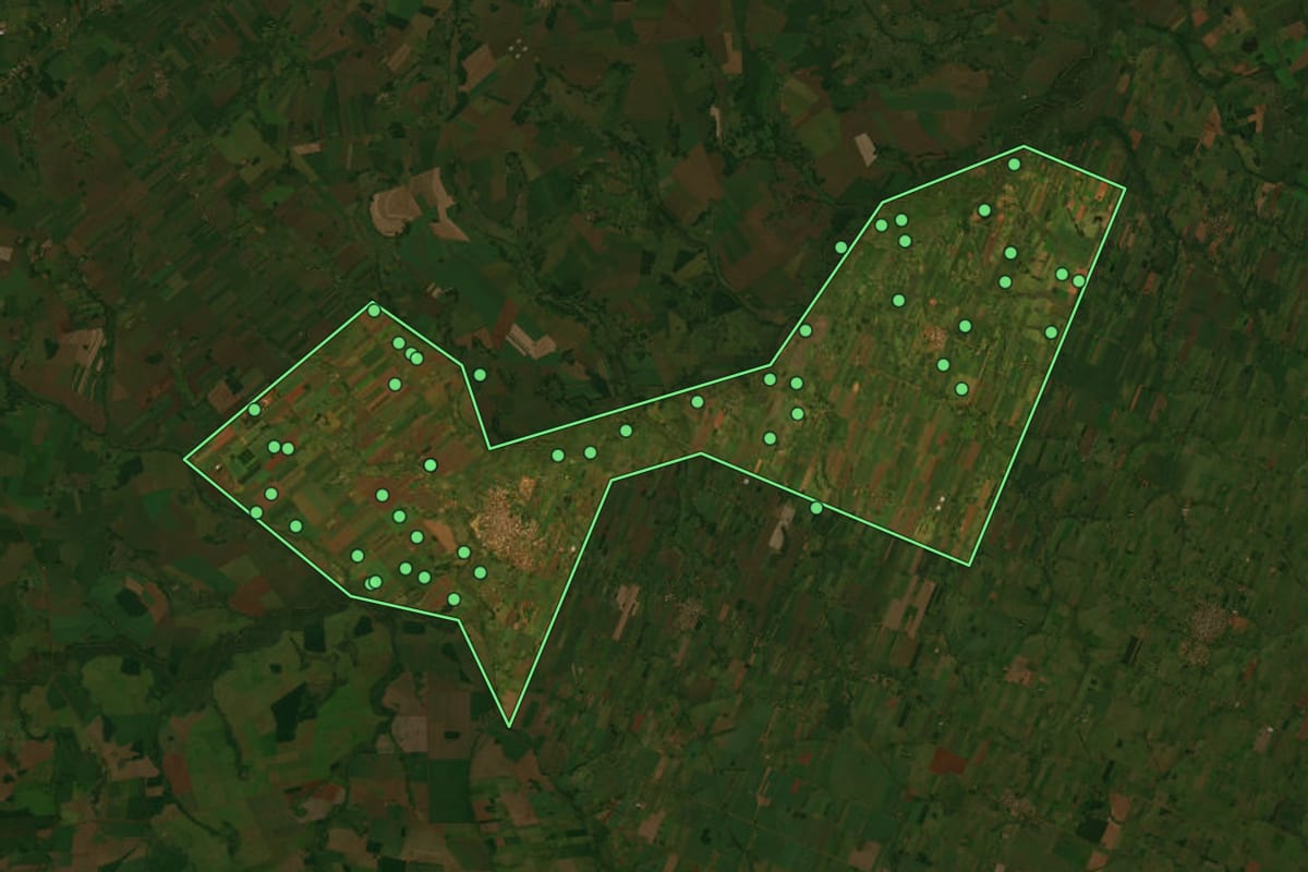 Imagem de satélite de Fátima do Sul (MS), com o contorno do município e a posição dos imóveis desta página.