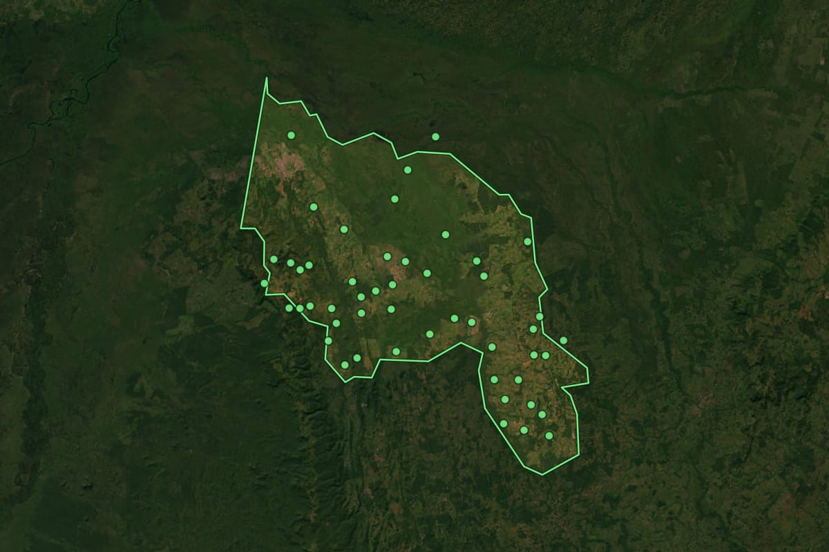 Imagem de satélite de Miranda (MS), com o contorno do município e a posição dos imóveis desta página.