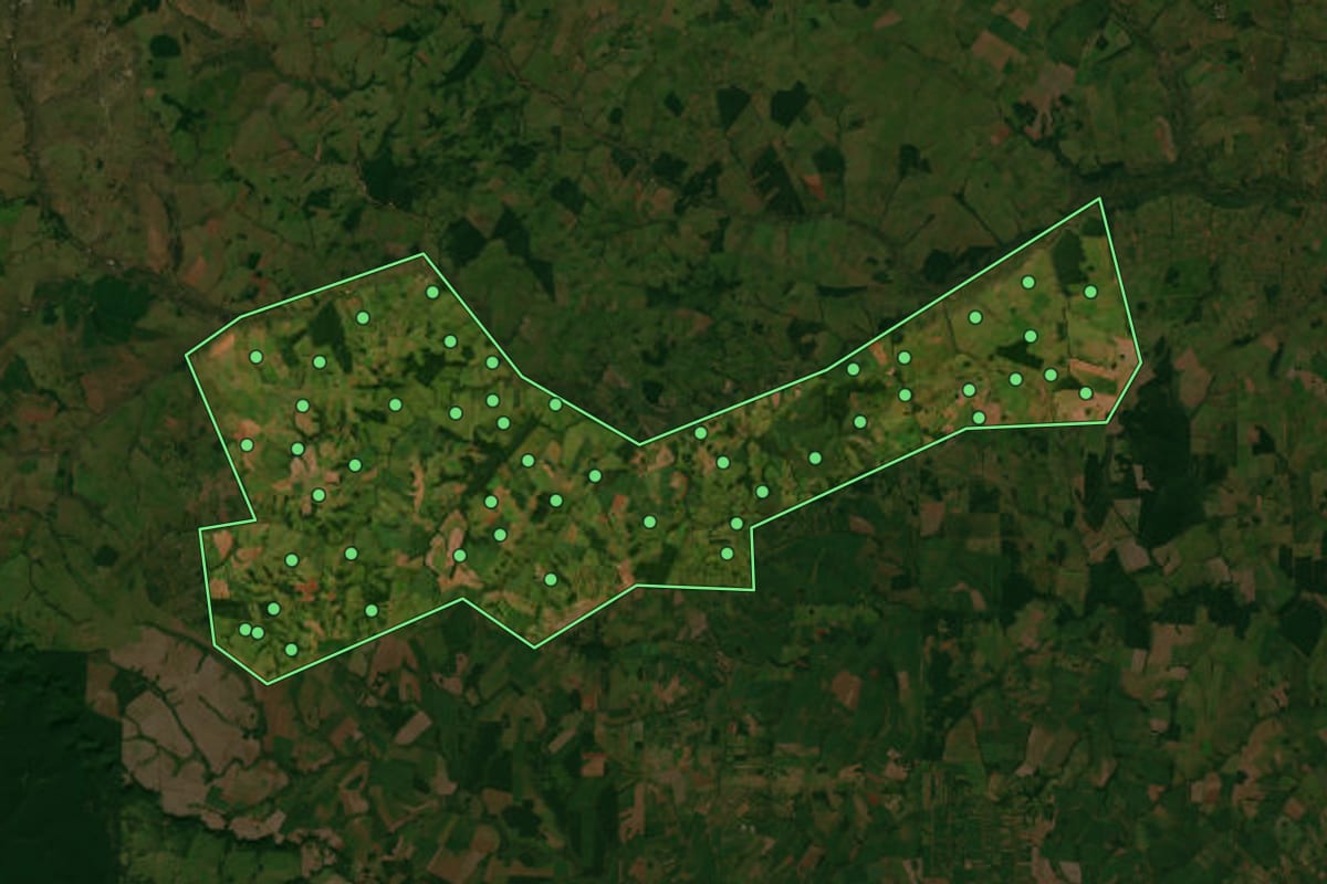 Imagem de satélite de Sete Quedas (MS), com o contorno do município e a posição dos imóveis desta página.